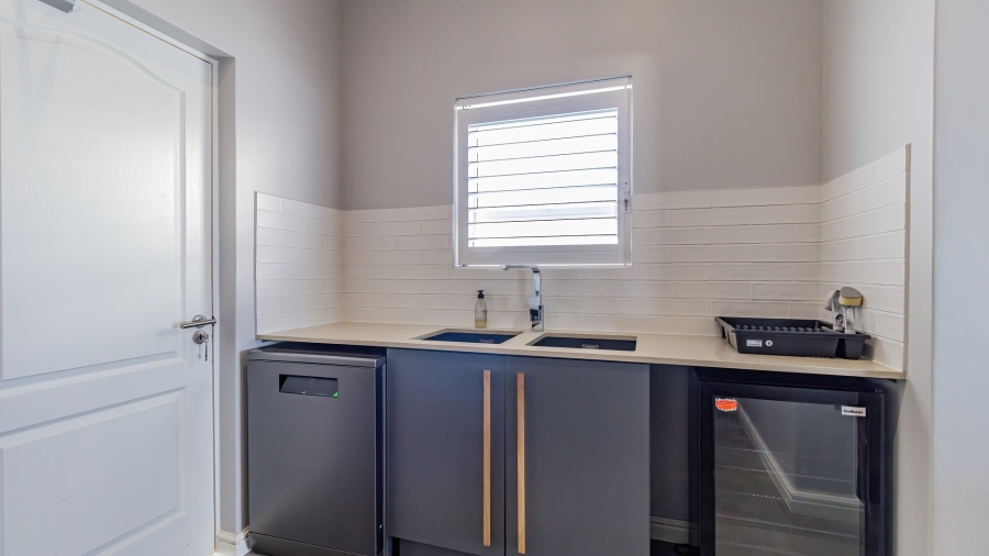 4 Bedroom Property for Sale in Pearl Bay Western Cape